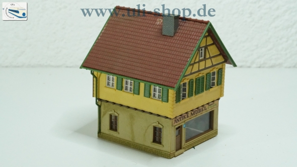 H0 Modellhaus (Nr. 0155) Antike Möbel bespielt